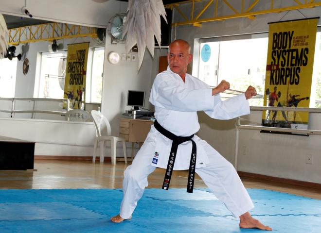 Gilson Gentil luta karatê há 42 anos  