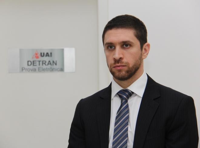 Delegado Vinícius Ferreira aprova a Carteira Nacional de Habilitação na versão eletrônica