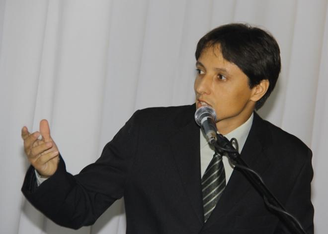 Prefeito José Junio Andrade de Lima é acusado de omitir documentos relativos a atos do executivo  