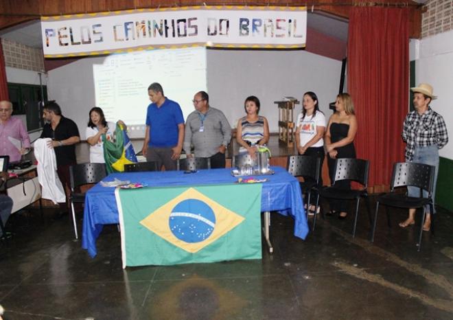 Nessa terça-feira, além de apresentações teatrais, aconteceu um Sarau