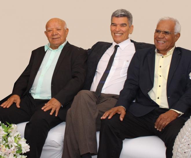 O presidente da AAPI Edízio Simplício Netto, Elias Caetano e Wanderley Mendes