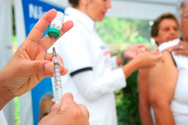 Vigilância em Saúde orienta os pais sobre verificação do cartão de vacina das crianças