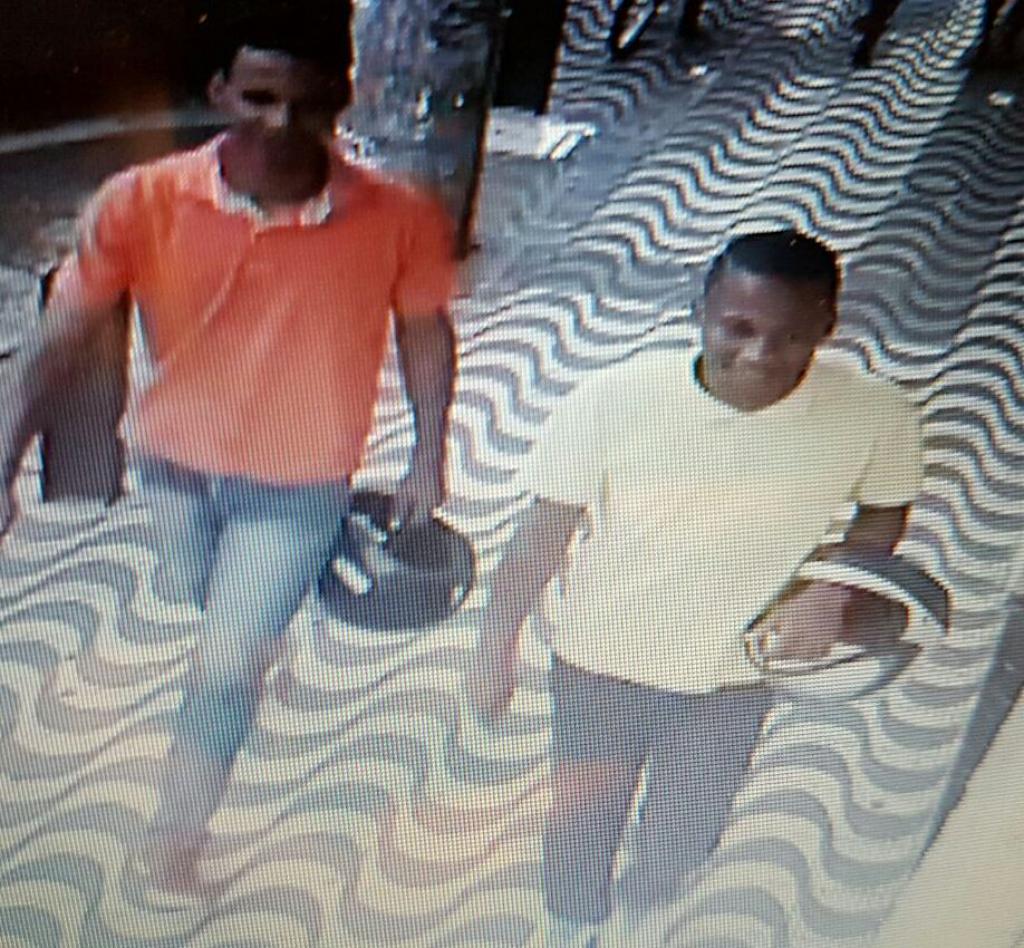Câmeras instaladas no Centro de Ipatinga captaram imagens dos dois ladrões de Yamaha YBR, no Centro de Ipatinga