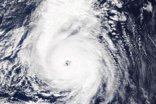 Vista do furacão Ofélia a partir do espaço, quando passava ao sul das ilhas Açores, registrada pela NASA