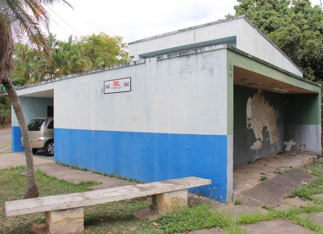 Espaço utilizado pelo Instituto Médico-Legal (IML) em Ipatinga está em situação precária 