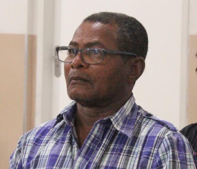 José Vicente pagava taxa em local sem iluminação pública