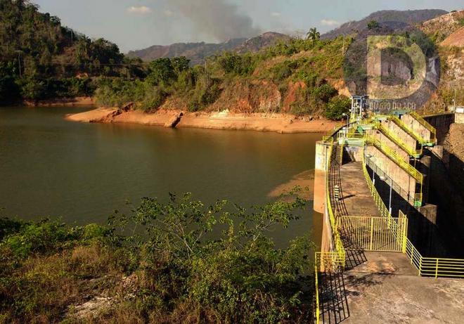 Barragem de Salto Grande, construída em 1956 opera em nível crítico  por causa do baixo nível de água 