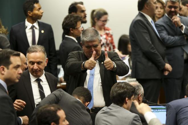 Deputado comemora resultado de votação na CCJ 
