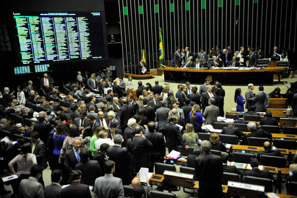 Plenário da Câmara dos Deputados durante sessão de votação da reforma políticaFabio Rodrigues Pozzebom/Agência Brasil