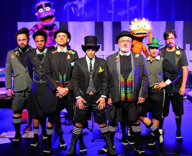 A banda Pato Fu, com figurino de Rodrigo Fraga