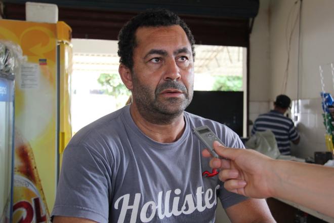 Wanderlei Rodrigues Santos, comerciante: “Eu achei excelente o quebra-molas, só penso que seria interessante se fosse dez metros para trás, porque daria tempo de fazer a curva. Quase todo dia vou ao centro e passo pelo retorno. Hoje mesmo eu passei por lá, porém esperei muito tempo para consegui fazer o retorno, mas já melhorou”. 