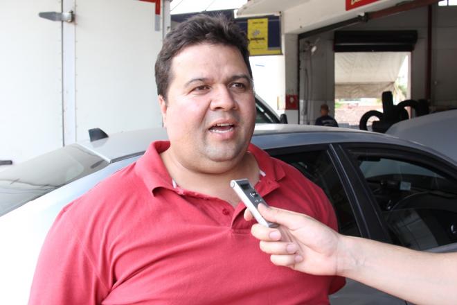 Narcélio Alves, servidor público: “Esse quebra-molas foi de grande utilidade, porque quem tem que retornar, antes não conseguia, pois os carros vinham pela BR-458 com muita velocidade. Agora com o quebra-molas reduziu a velocidade desenvolvida pelos motoristas, é possível fazer o retorno com mais tranquilidade, com essa reduzida”.