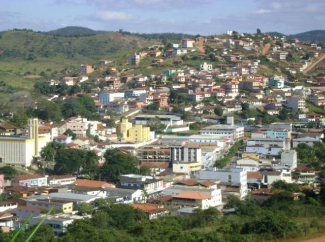 Guanhães: Procuradoria de Justiça Especializada em Crimes Praticados por Agentes Políticos Municipais, denunciou o prefeito local, uma ex-secretária municipal, o então presidente da comissão de licitação, além de servidores públicos e do beneficiário do contrato, amigo do prefeito 