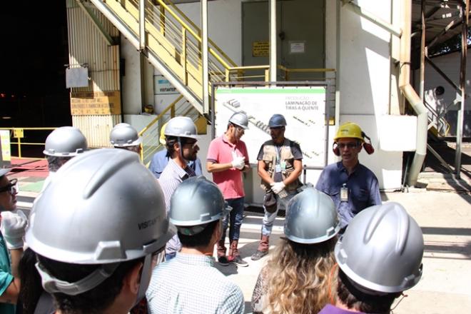 Profissionais da imprensa receberam explicações sobre cada etapa de fabricação do aço