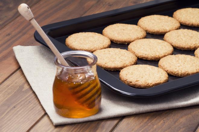 Biscoitos de Mel são um bom acompanhamento para o café da tarde e também uma excelente opção para presentear