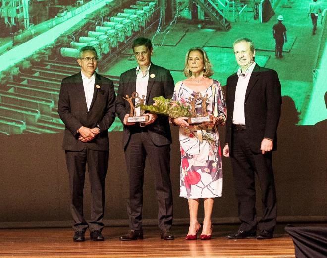 Homenagens prestadas a Conceição Soares, viúva do ex-presidente Rinaldo Campos Soares, e a Ademar de Carvalho Filho, em nome do pai, o também ex-presidente, Ademar de Carvalho