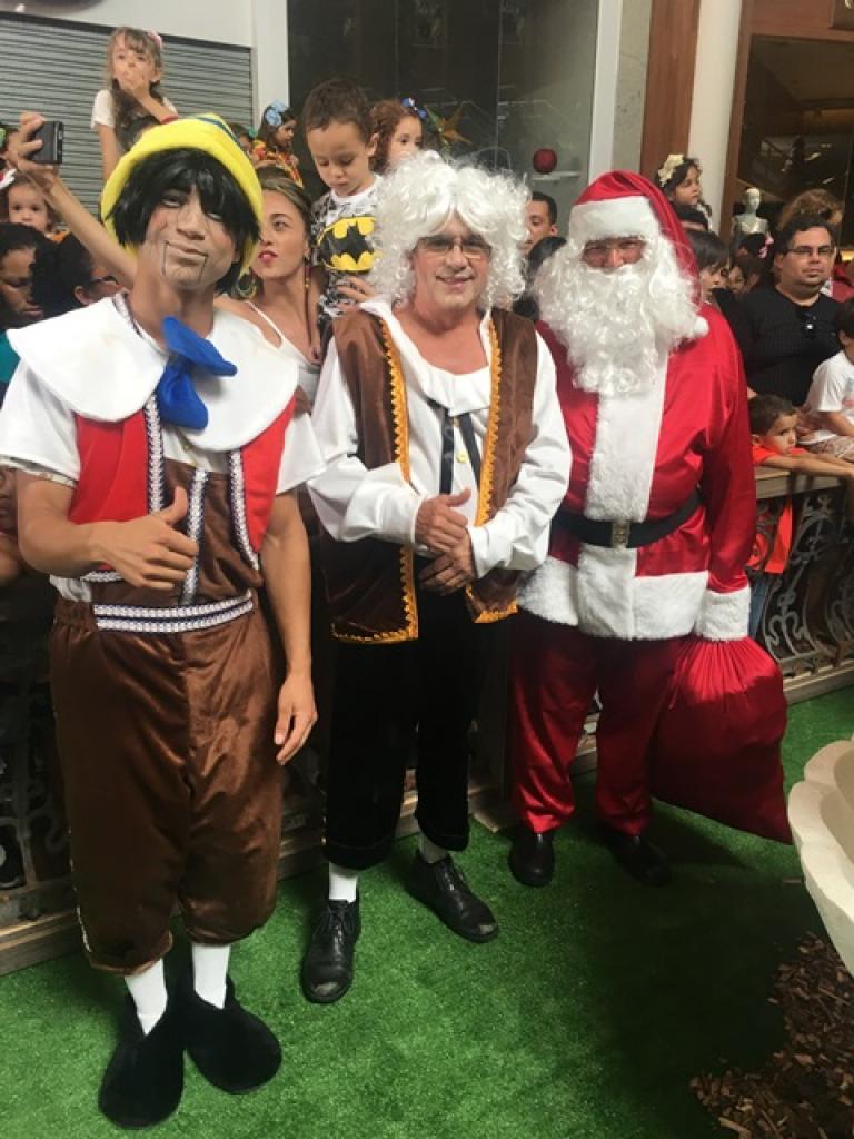 Pinóquio, Gepeto e Papai Noel, no shopping 