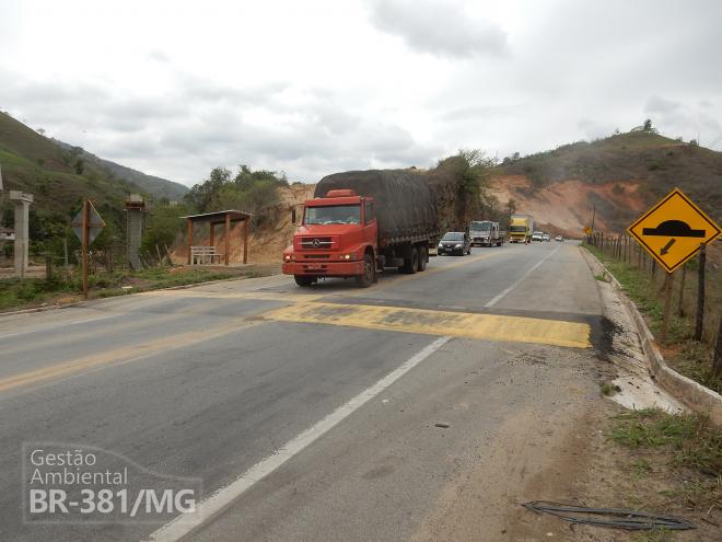 Quebra-molas no Km 290,1 (Ponte do ribeirão Oncinha)