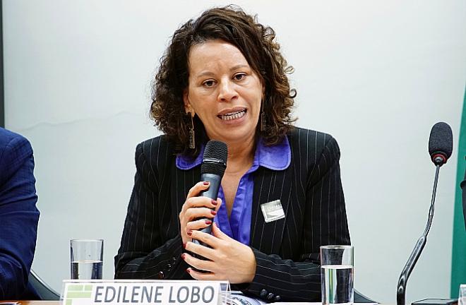 A advogada do Sind Ute MG, Edilene Lobo 