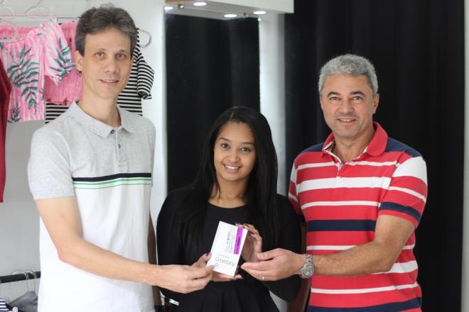 Marina Dias ganhou no sorteio um smartphone 