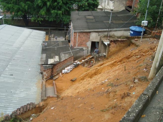 Foram chamados moradores das áreas de risco dos bairros Canaã e Caravelas, além das imediações