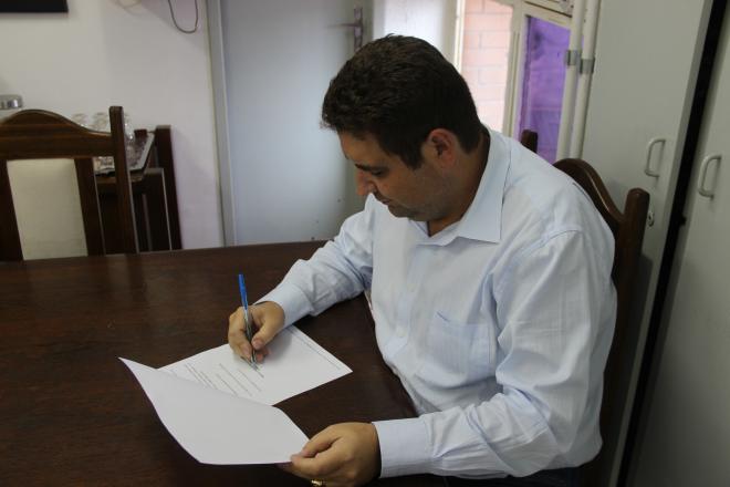 Depois de receber várias reclamações, prefeito assina decreto para mudanças na avenida 