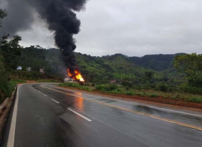 O acidente aconteceu no trecho da rodovia em São Gonçalo do Rio Abaixo, no médio Piracicaba. Não houve vítimas, mas a destruição assustou