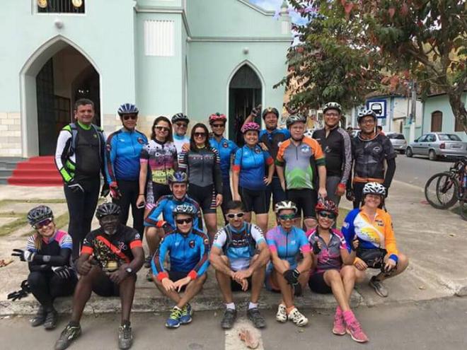 Integrantes do grupo Pedal Leste 