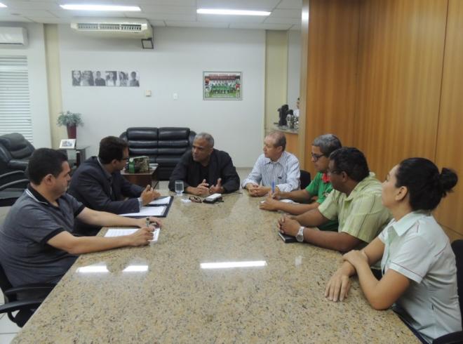 Nardyello Rocha em reunião com representantes do Sindicomércio e o Seci 