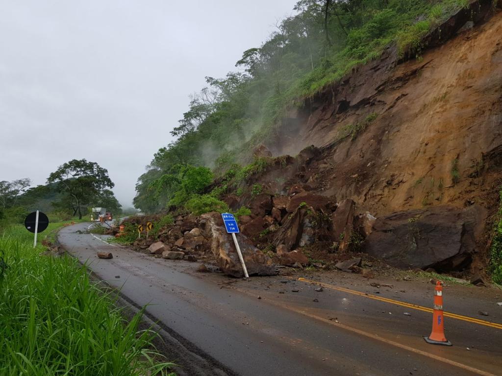 Rodovia foi fechada no KM 714 da BR-116, a Rio-Bahia 