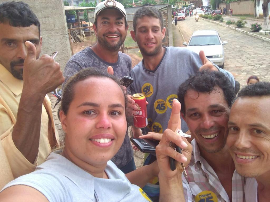 Fotos postadas nas redes sociais mostram comemoração dos apoiadores do candidato vitorioso 
