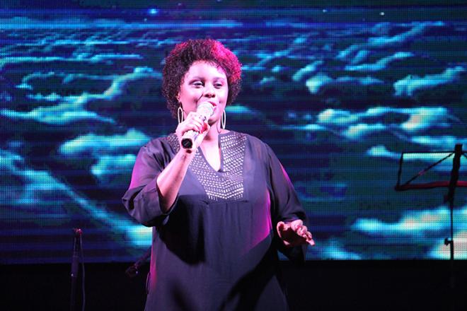 A ex-aluna Nívea Paula fez uma apresentação especial com música autoral