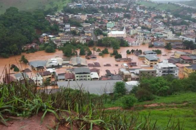 Ao menos 18 pessoas estão ilhadas, no município