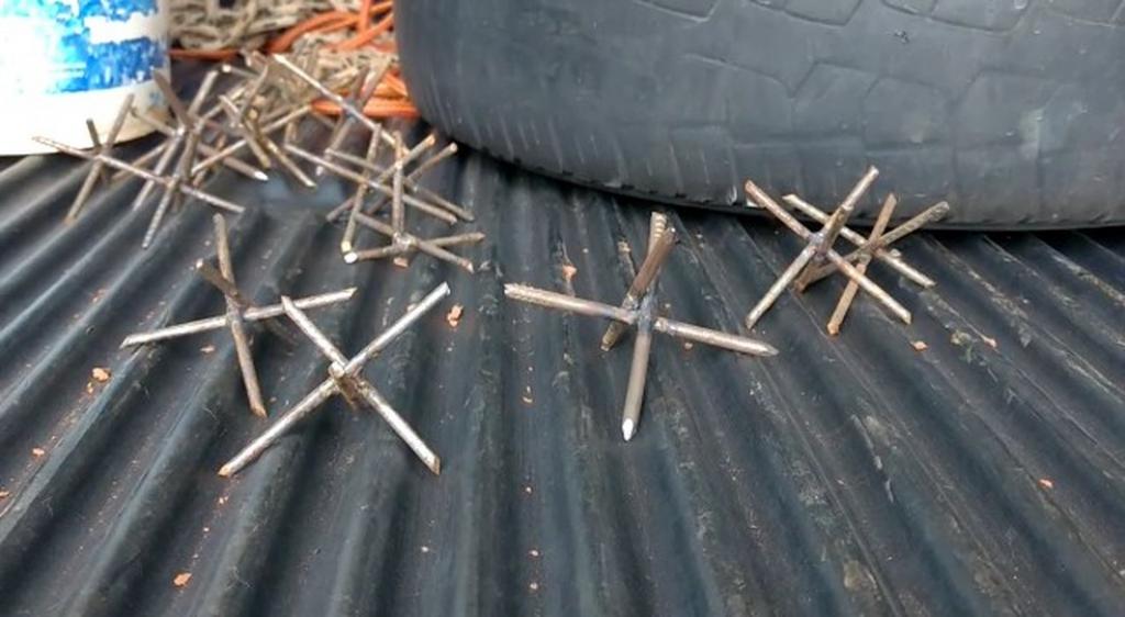 Artefatos espalhados nas rodovias para dificultar buscas da polícia 
