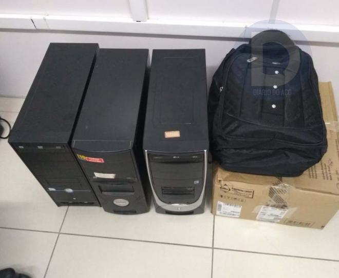 Documentos e computadores foram apreendidos na casa dos investigados e na prefeitura de  Manhuaçu 