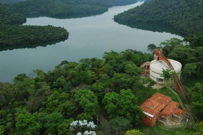 Parque Estadual do Rio Doce, com portaria na MG-760, em Marliéria, recebe turistas de segunda a segunda; possui área de camping, restaurante e alojamento