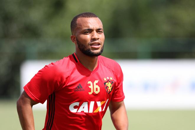 O lateral-direito jogou pelo Sport de 2015 a 2017