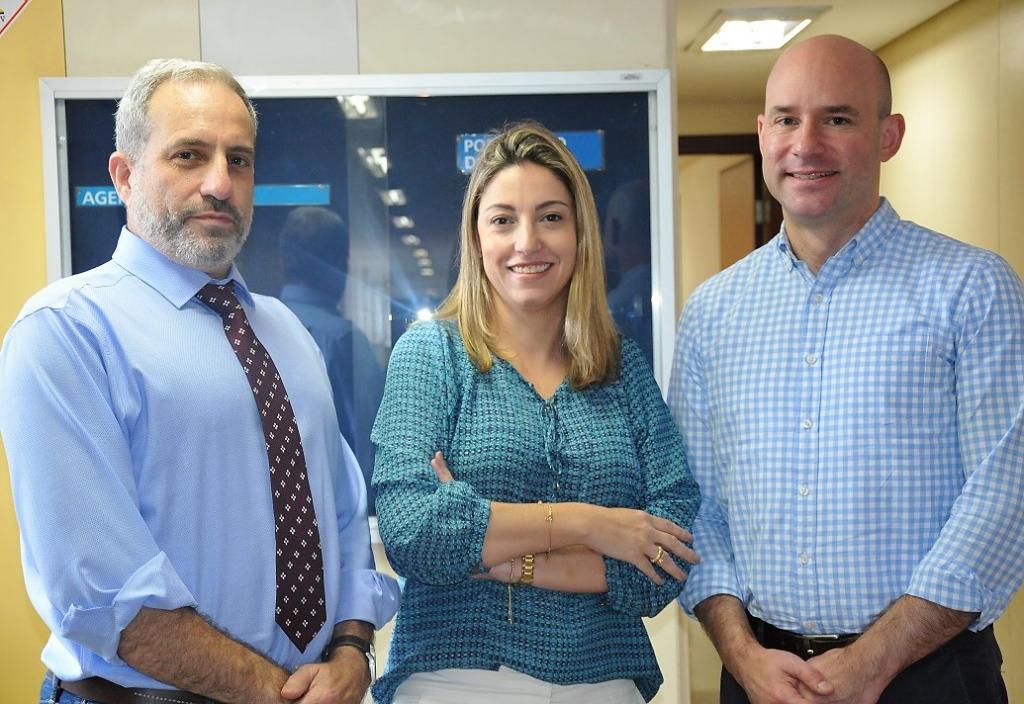 Dr. Jeffrey Bethony, imunologista, coordenador do Laboratório de Pesquisa, chefe do Laboratório de Imunologia da FIOCRUZ e prof. na Universidade George Washington (GWU); Dra. Flávia Ribeiro, infectologista, pesquisadora-chefe e coord. técnica do Centro de Pesquisas Clínicas do HC-UFMG; Dr. David Diemert, infectologista, co-pesquisador e prof. na GWU​.