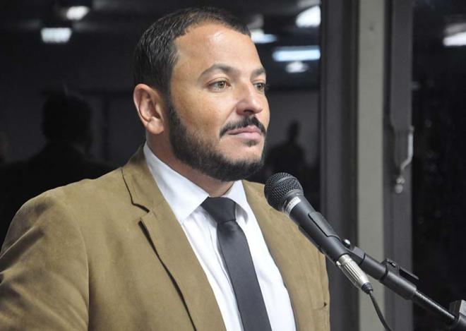 Presidente da Câmara, Adriano Alvarenga é autor de projeto com benefício de 50% na passagem para estudantes 