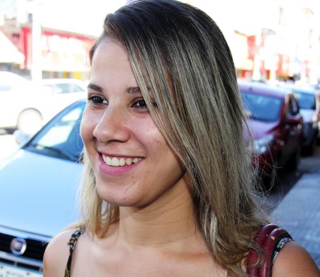 Kátia Oliveira, de 25 anos