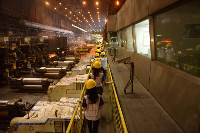 No Visita à Usiminas o visitante vê como o aço é produzido