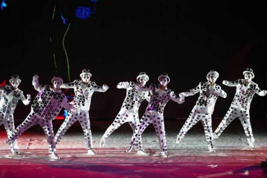 Em Pequim, na China, um show animou a chegada de 2018 no portão Yongdingmen