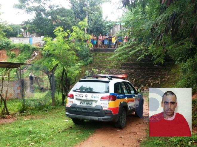 Ailton (no detalhe) foi assassinado neste sábado, ao lado do campo de futebol no bairro