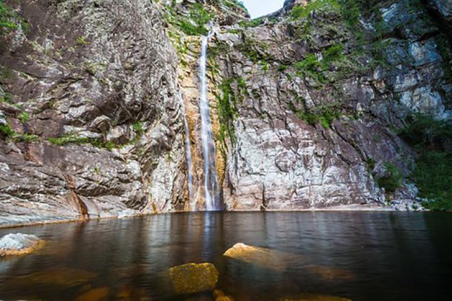 A Cachoeira Rabo de Cavalo e seu belíssimo poço