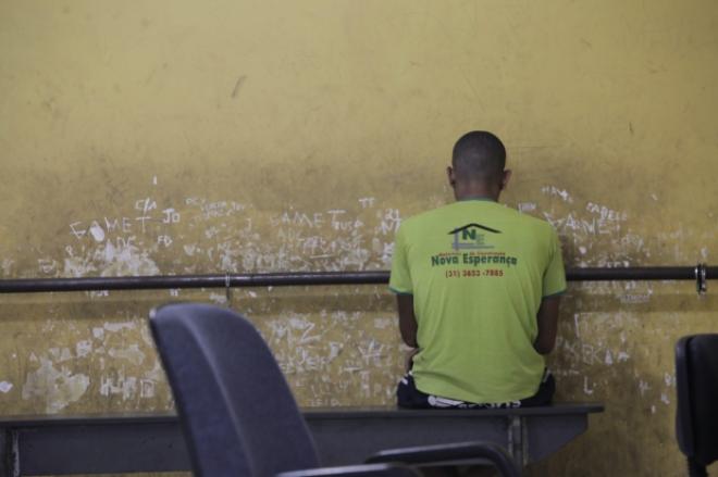 Pai do menino de 2 anos disse para a polícia que a criança estava passando férias com ele e que agredia o menino frequentemente