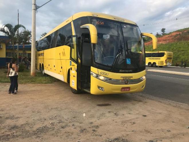 Os coletivos foram parados no posto da PRF, em Caratinga 