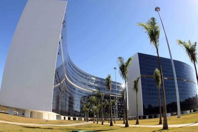O estado também terá vedações para conceder vantagens e reajustes para servidores públicos e não poderá criar cargos