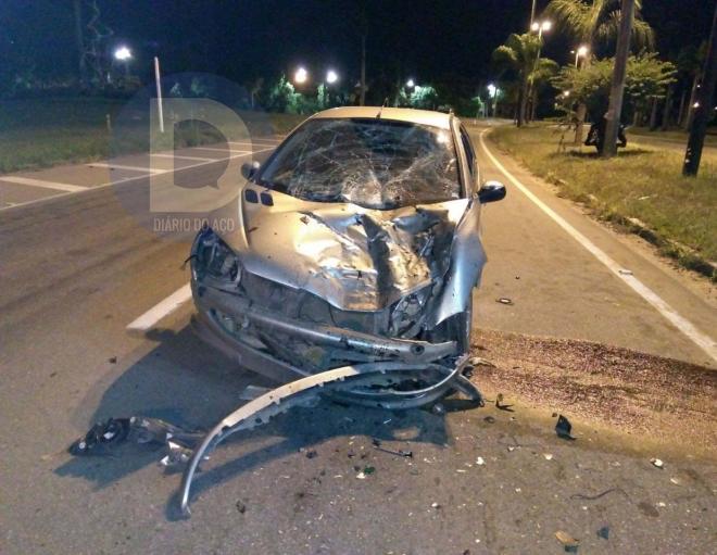 Carreteiro trafegava sentido a Belo Horizonte e alega que não viu quando rodas se soltaram do último eixo de carreta 