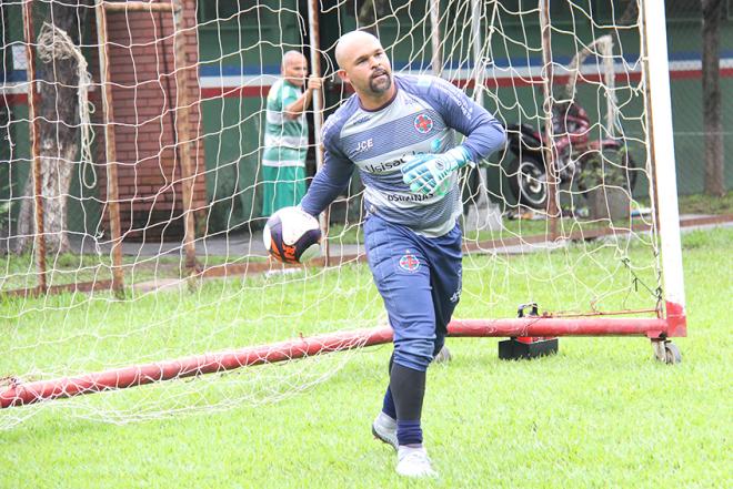 Depois da coletiva, Márcio colocou o uniforme e já  treinou no novo clube 