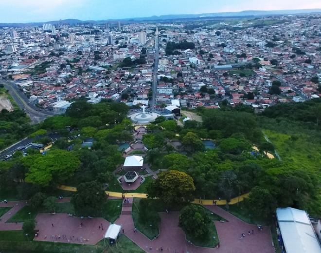 Araxá é um município minerador e também conhecido pelas águas termais que atraem turistas de todo o país